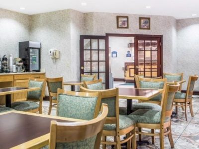 Hotel Quality & Near I-80 And I-294